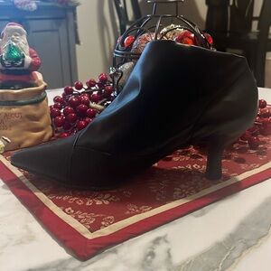 Adrianna Papell Women's Hayes Ankle Boot